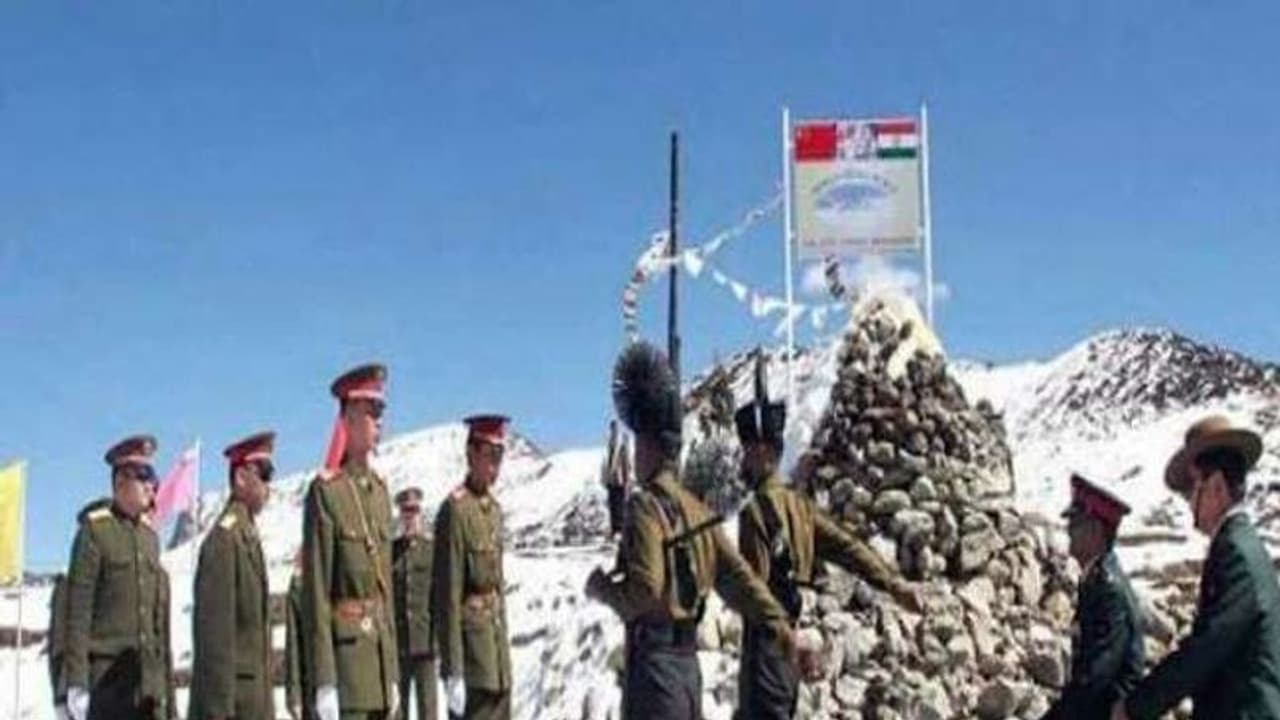 చైనాతో ఘర్షణ: గాయపడ్డ సైనికుల వివరాలు వెల్లడించిన ఆర్మీ చైనాతో ఘర్షణ: గాయపడ్డ సైనికుల వివరాలు వెల్లడించిన ఆర్మీ