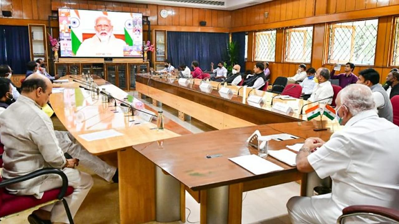 ಕೋವಿಡ್ ವಿರುದ್ಧ ಹೋರಾಟ: ಪ್ರಧಾನಿ ಮೋದಿ ಬಿಎಸ್ವೈ ಮಾತುಕತೆಯ ಪ್ರಮುಖಾಂಶಗಳು ಕೋವಿಡ್ ವಿರುದ್ಧ ಹೋರಾಟ: ಪ್ರಧಾನಿ ಮೋದಿ ಬಿಎಸ್ವೈ ಮಾತುಕತೆಯ ಪ್ರಮುಖಾಂಶಗಳು