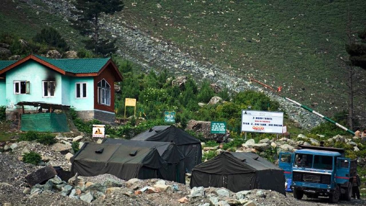 তবে কী যুদ্ধ বাধছেই, খালি করা হচ্ছে চিন সীমান্ত লাগোয়া একের পর এক গ্রাম