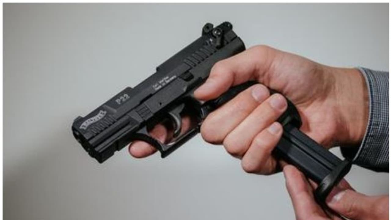 Karnataka: Bar owner shot dead in Bengaluru's Brigade Road Karnataka: Bar owner shot dead in Bengaluru's Brigade Road