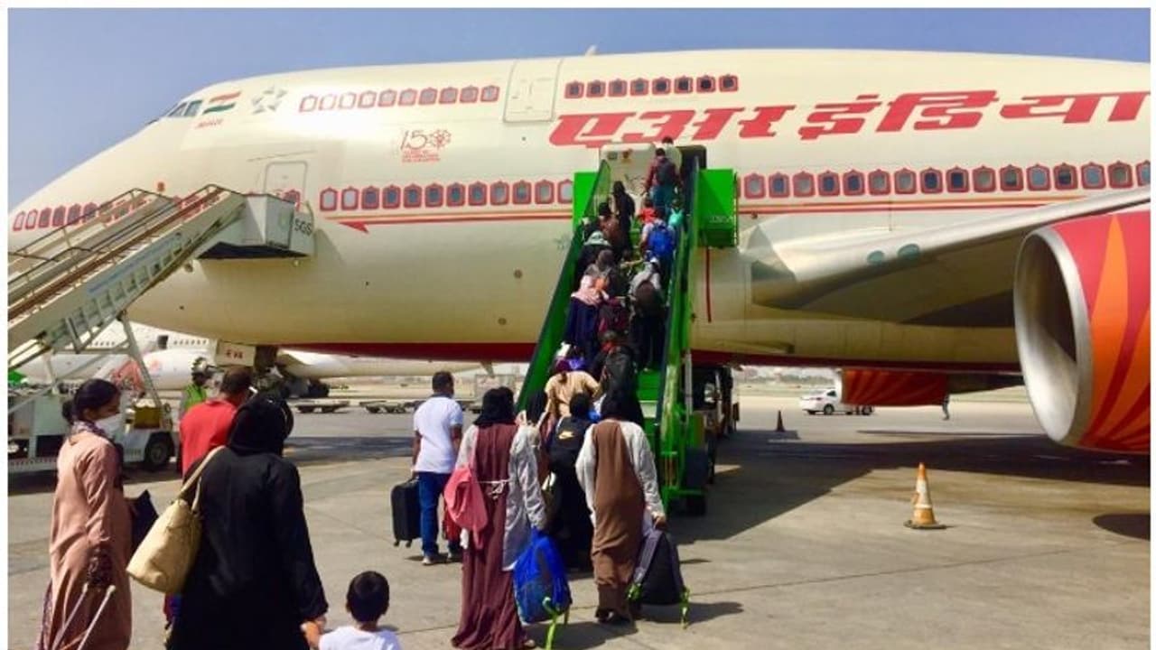 നാട്ടിലേക്ക് മടങ്ങാൻ ശനിയാഴ്ച വരെ സൗദിയിൽ രജിസ്റ്റർ ചെയ്തത് 1,10,000 ഇന്ത്യക്കാർ നാട്ടിലേക്ക് മടങ്ങാൻ ശനിയാഴ്ച വരെ സൗദിയിൽ രജിസ്റ്റർ ചെയ്തത് 1,10,000 ഇന്ത്യക്കാർ