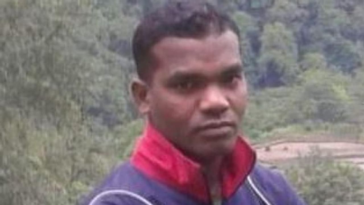 'വിവാഹം ഉറപ്പിച്ച ശേഷം അതിര്ത്തിയിലേക്ക്...'; ഗണേഷിന്റെ വിയോഗത്തില് തളര്ന്ന് നാടും ബന്ധുക്കളും 'വിവാഹം ഉറപ്പിച്ച ശേഷം അതിര്ത്തിയിലേക്ക്...'; ഗണേഷിന്റെ വിയോഗത്തില് തളര്ന്ന് നാടും ബന്ധുക്കളും