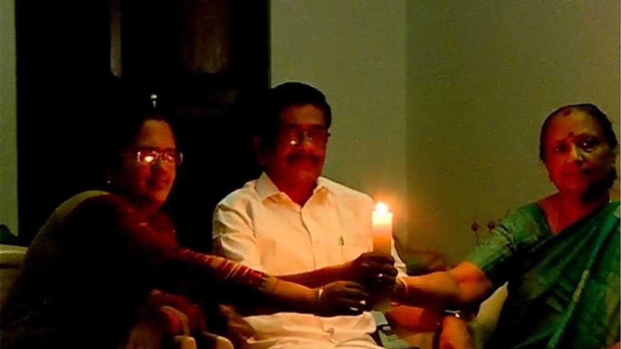 അമിത വൈദ്യുതി ബില്ല്: ലൈറ്റണച്ച് യുഡിഎഫ് പ്രതിഷേധം, വെള്ളിയാഴ്ച ബില്ല് കത്തിക്കല് സമരം അമിത വൈദ്യുതി ബില്ല്: ലൈറ്റണച്ച് യുഡിഎഫ് പ്രതിഷേധം, വെള്ളിയാഴ്ച ബില്ല് കത്തിക്കല് സമരം