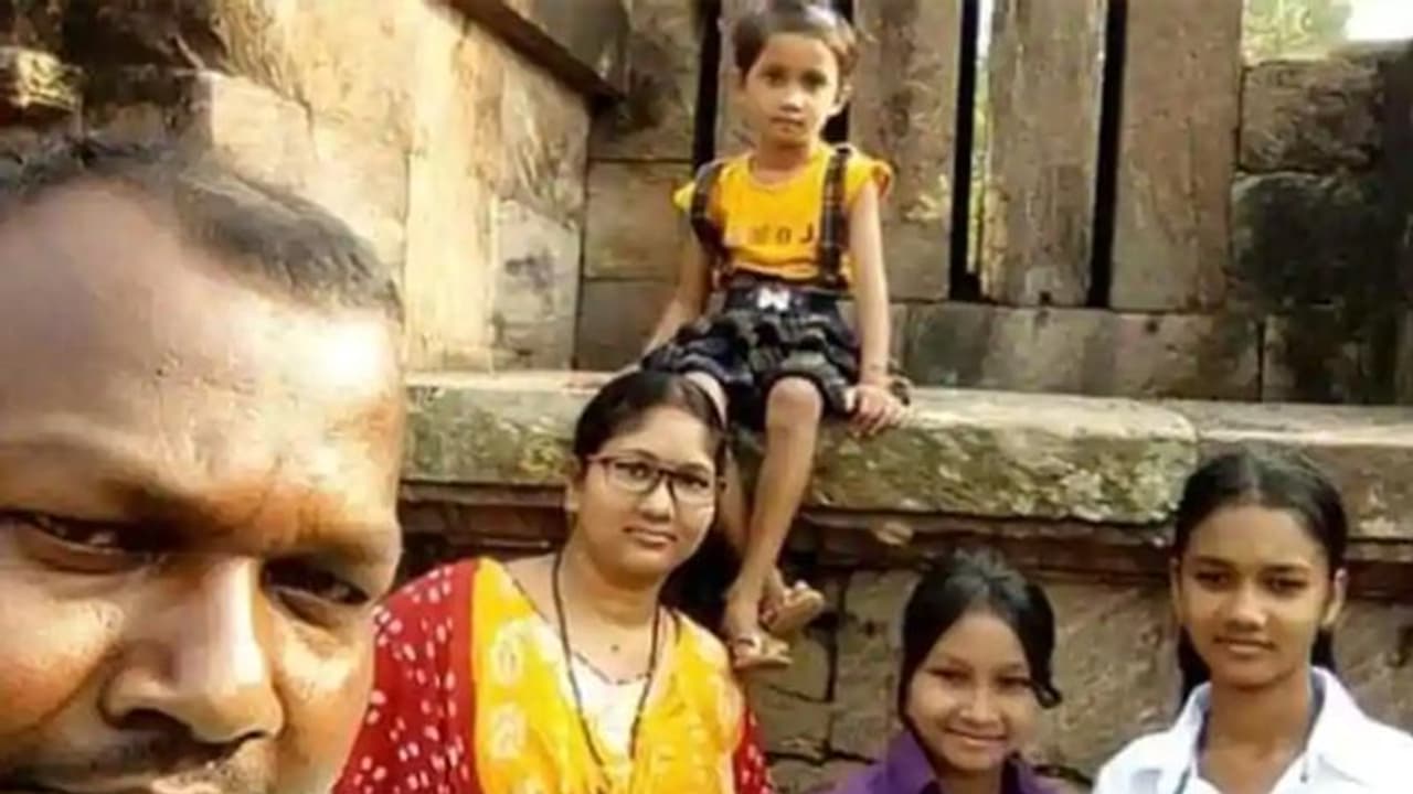 భార్యకు తెలియని సైనికుడి ప్రాణత్యాగం: మరణవార్త చెప్పలేక కుటుంబసభ్యుల నరకయాతన భార్యకు తెలియని సైనికుడి ప్రాణత్యాగం: మరణవార్త చెప్పలేక కుటుంబసభ్యుల నరకయాతన