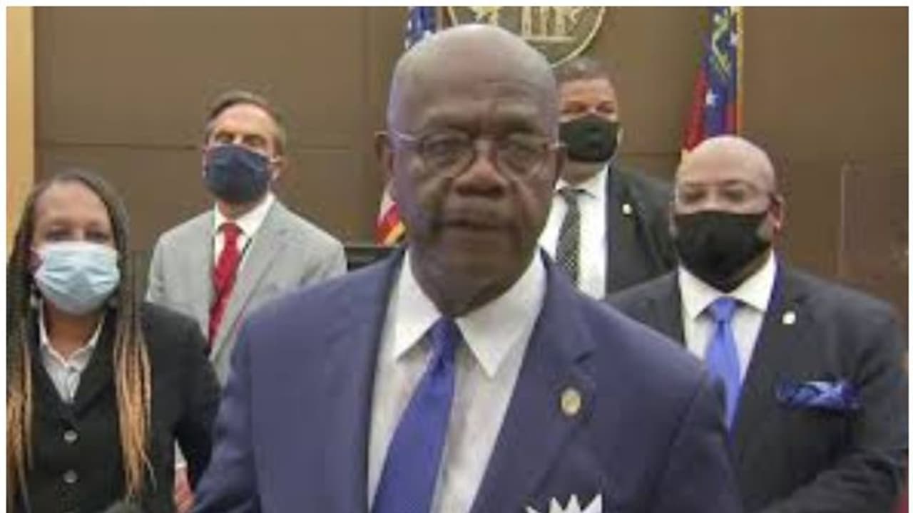 റെയ്ഷാഡ് ബ്രൂക്ക്സിന്റെ കൊലപാതകം; പൊലീസ് ഓഫീസർ ഗാരറ്റ് റോൾഫിനെതിരെ അതിക്രൂരമായ നരഹത്യക്ക് കേസ് റെയ്ഷാഡ് ബ്രൂക്ക്സിന്റെ കൊലപാതകം; പൊലീസ് ഓഫീസർ ഗാരറ്റ് റോൾഫിനെതിരെ അതിക്രൂരമായ നരഹത്യക്ക് കേസ്