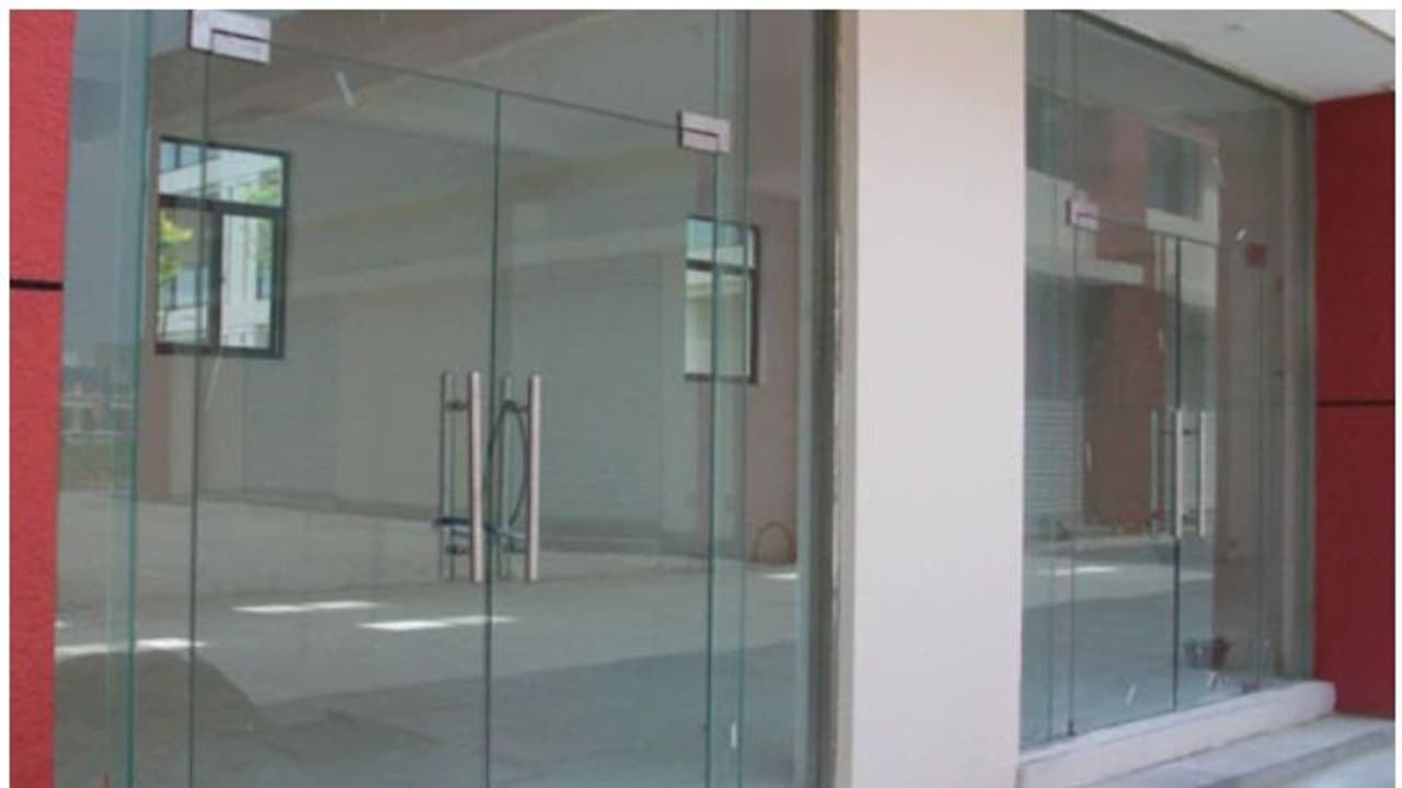 കെട്ടിടങ്ങളിൽ ചില്ലുവാതിൽ സ്ഥാപിക്കുമ്പോൾ ശ്രദ്ധിക്കണം; മാർഗനിർദേശം പുറപ്പെടുവിച്ച് എറണാകുളം ജില്ലാ ഭരണകൂടം കെട്ടിടങ്ങളിൽ ചില്ലുവാതിൽ സ്ഥാപിക്കുമ്പോൾ ശ്രദ്ധിക്കണം; മാർഗനിർദേശം പുറപ്പെടുവിച്ച് എറണാകുളം ജില്ലാ ഭരണകൂടം