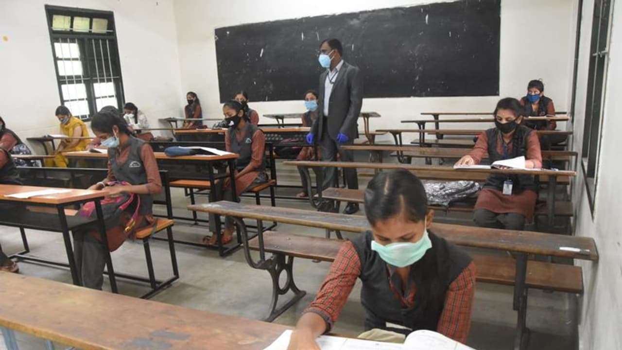 గుడ్న్యూస్: జూలై 15 లోపుగా సీబీఎస్ఈ 10,12 తరగతుల ఫలితాలు గుడ్న్యూస్: జూలై 15 లోపుగా సీబీఎస్ఈ 10,12 తరగతుల ఫలితాలు