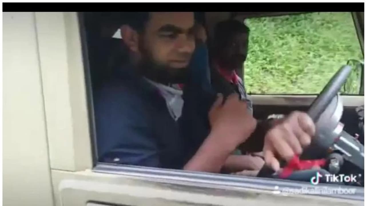 ഫോറസ്റ്റ് സ്റ്റേഷനിലെ വാഹനത്തില് ഉല്ലാസയാത്ര; താൽക്കാലിക ഡ്രൈവരെ പിരിച്ചുവിട്ടു ഫോറസ്റ്റ് സ്റ്റേഷനിലെ വാഹനത്തില് ഉല്ലാസയാത്ര; താൽക്കാലിക ഡ്രൈവരെ പിരിച്ചുവിട്ടു