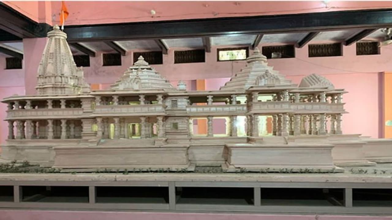 रामजन्मभूमि के परकोटे में उकेरी जाएंगी देवी देवताओं के मूर्तियां, चित्रकारों ने मंथन कर खींचा खाका रामजन्मभूमि के परकोटे में उकेरी जाएंगी देवी देवताओं के मूर्तियां, चित्रकारों ने मंथन कर खींचा खाका