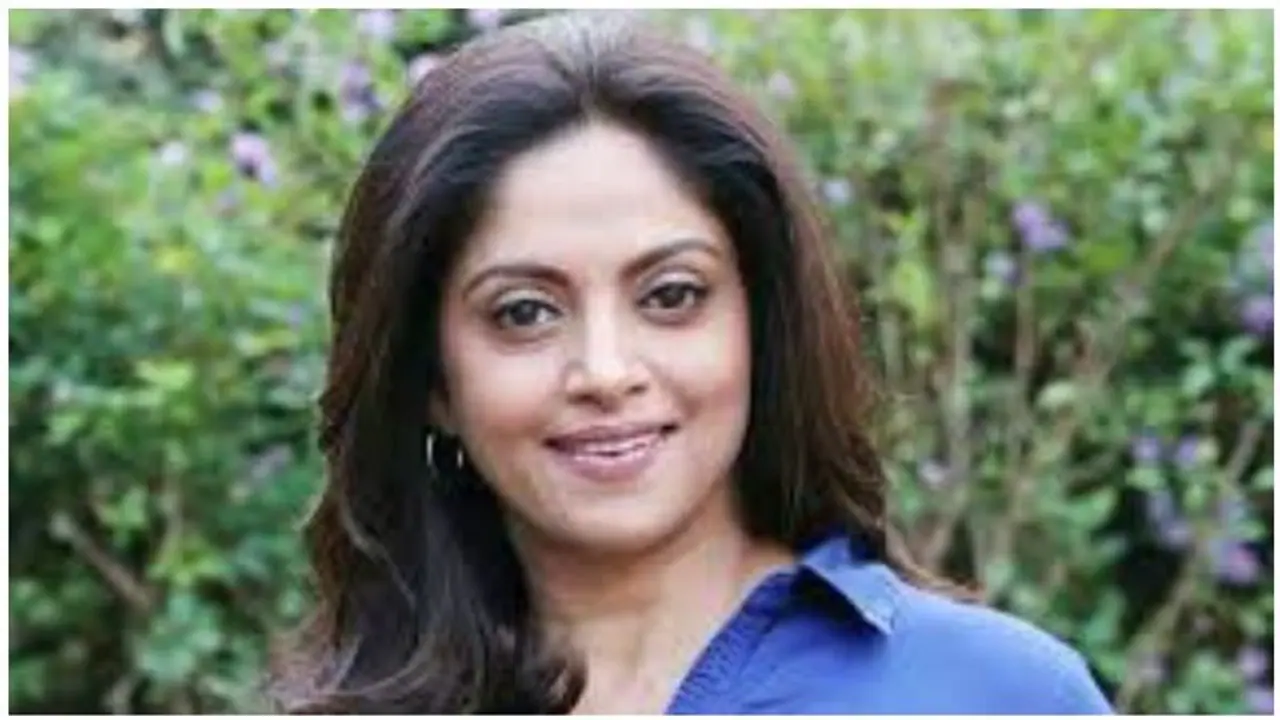 மீண்டும் நடிக்க தயாராகும் நதியா! அசப்புல ஹீரோயின் மாதிரியே இருக்காங்களே..!