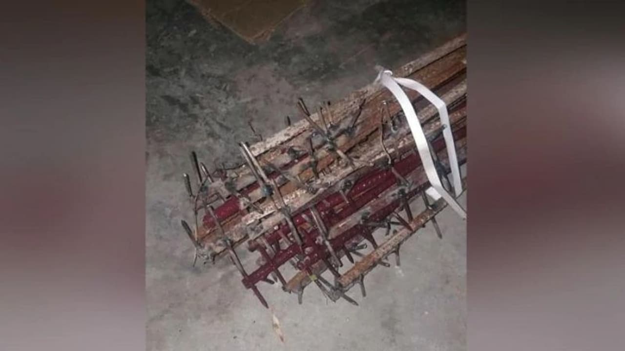 ఆకస్మాత్తు దాడి కాదు.. పక్కా స్కెచ్: ఈ ఇనుప చువ్వలతోనే భారత జవాన్లపై దాడి..? ఆకస్మాత్తు దాడి కాదు.. పక్కా స్కెచ్: ఈ ఇనుప చువ్వలతోనే భారత జవాన్లపై దాడి..?