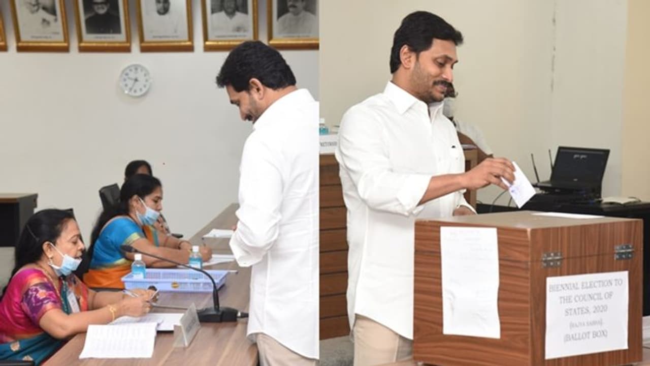 ఏపీలో నేడే రాజ్యసభ ఎన్నికలు: ఓటేసిన సీఎం వైఎస్ జగన్ ఏపీలో నేడే రాజ్యసభ ఎన్నికలు: ఓటేసిన సీఎం వైఎస్ జగన్