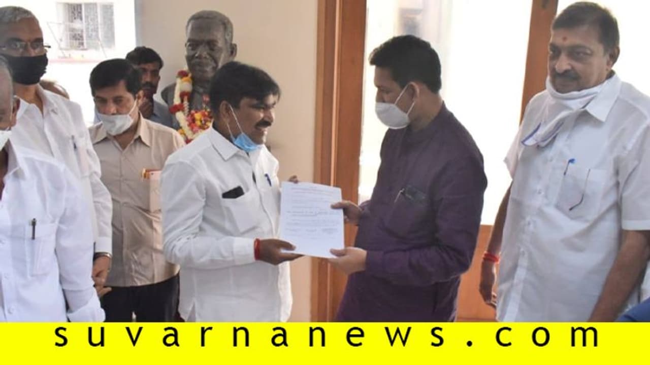 ಪರಿಷತ್ ಕದನ: ಆರ್. ಶಂಕರ್ ಸಂಪತ್ತು 301 ಕೋಟಿ ರೂ. ಪರಿಷತ್ ಕದನ: ಆರ್. ಶಂಕರ್ ಸಂಪತ್ತು 301 ಕೋಟಿ ರೂ.