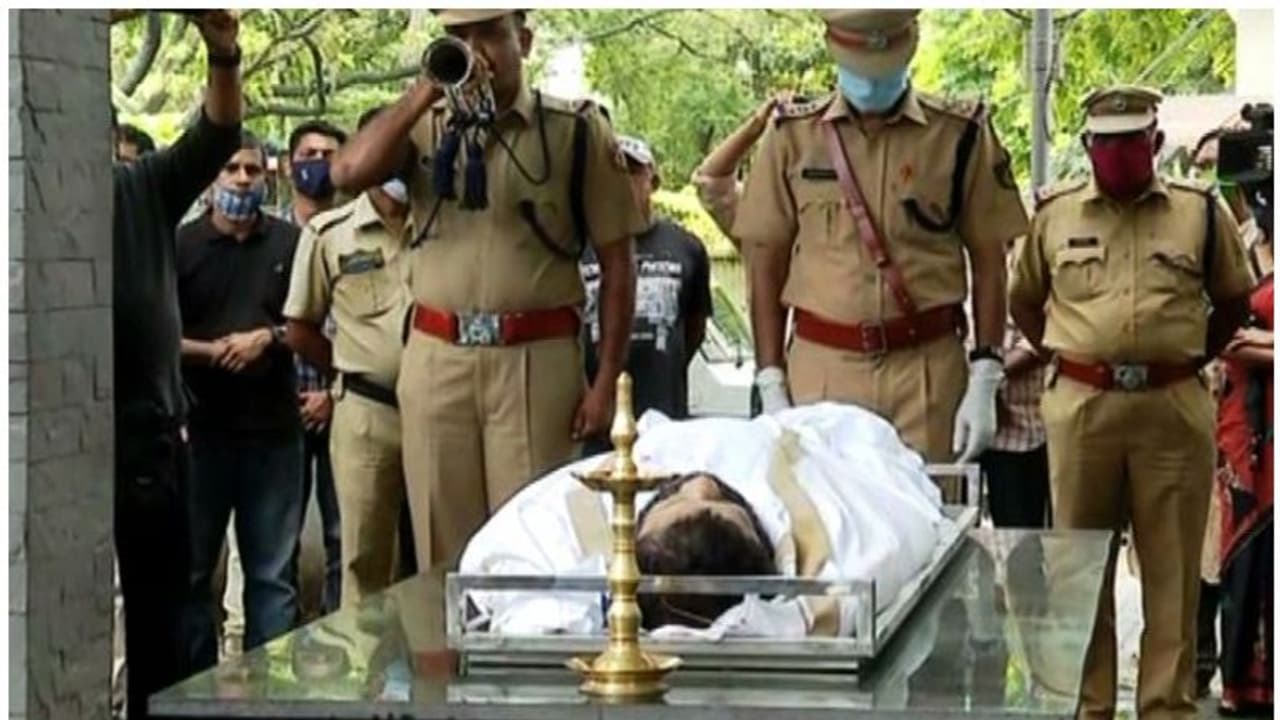 പ്രിയ സംവിധായകന്‍ സച്ചിക്ക് വിട; സംസ്‍കാരം ഔദ്യോഗിക ബഹുമതികളോടെ