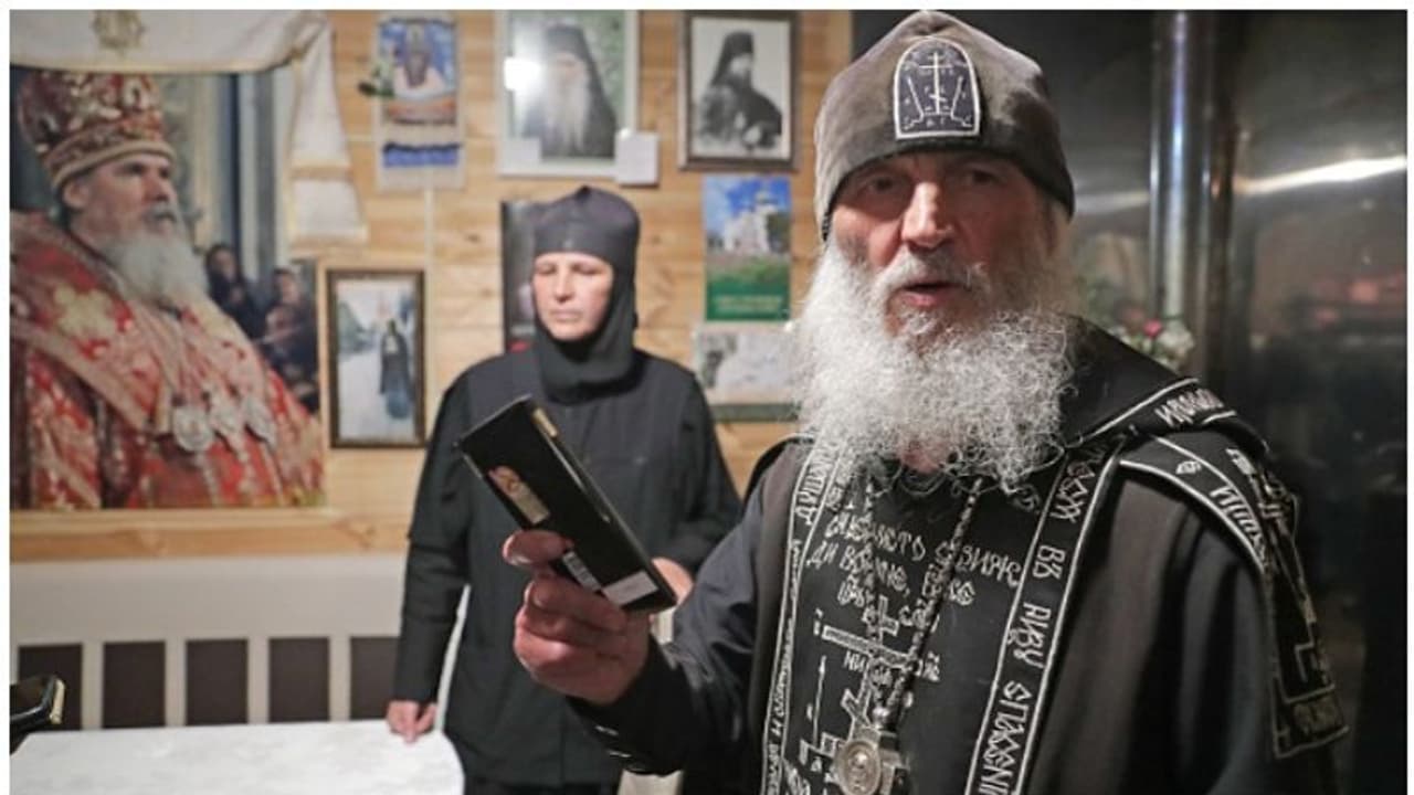 ആയുധധാരികളെ ഉപയോഗിച്ച് റഷ്യയില് കന്യാസ്ത്രീ മഠം പിടിച്ചെടുത്ത് വിവാദ വൈദികൻ ആയുധധാരികളെ ഉപയോഗിച്ച് റഷ്യയില് കന്യാസ്ത്രീ മഠം പിടിച്ചെടുത്ത് വിവാദ വൈദികൻ