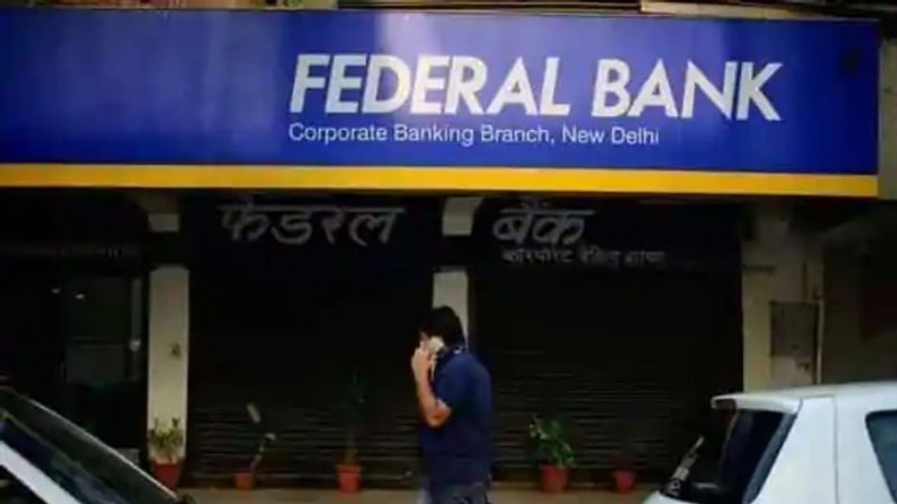 ഫെഡറൽ ബാങ്കിന് 932 കോടി രൂപ പ്രവർത്തനലാഭം: സ്വർണ വായ്പയിൽ വളർച്ച 36 ശതമാനം ഫെഡറൽ ബാങ്കിന് 932 കോടി രൂപ പ്രവർത്തനലാഭം: സ്വർണ വായ്പയിൽ വളർച്ച 36 ശതമാനം