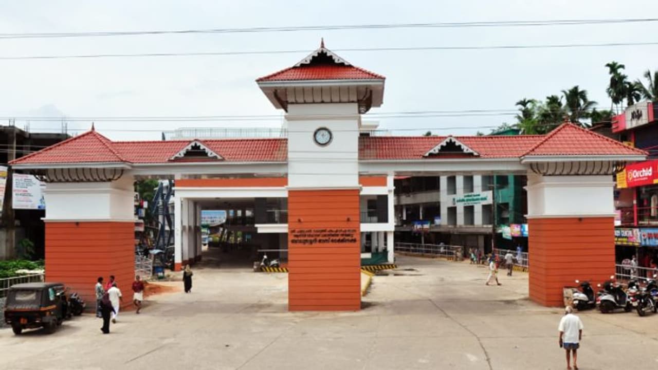 ഉദ്ഘാടനത്തിന് സജ്ജമായി ബാലുശ്ശേരി ഇ കെ നായനാർ ബസ് ടെർമിനൽ ഉദ്ഘാടനത്തിന് സജ്ജമായി ബാലുശ്ശേരി ഇ കെ നായനാർ ബസ് ടെർമിനൽ