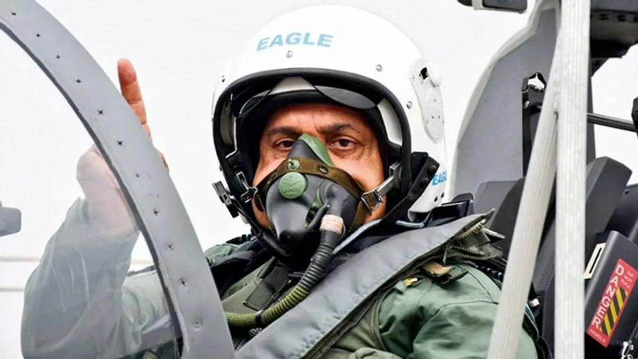 ಮಿಗ್ 21 ಮೂಲಕ ಗಡಿಯಲ್ಲಿ IAF ಮುಖ್ಯಸ್ಥ RKS ಬದೌರಿಯಾ ಹಾರಾಟ; ಸಿದ್ಧತೆ ಪರಿಶೀಲನೆ!