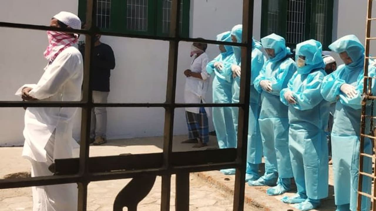 மதுரையில் மறக்க முடியாத சோகமான செய்தி... இரட்டை குழந்தை பெற்ற பெண் கொரோனாவால் உயிரிழப்பு..! மதுரையில் மறக்க முடியாத சோகமான செய்தி... இரட்டை குழந்தை பெற்ற பெண் கொரோனாவால் உயிரிழப்பு..!