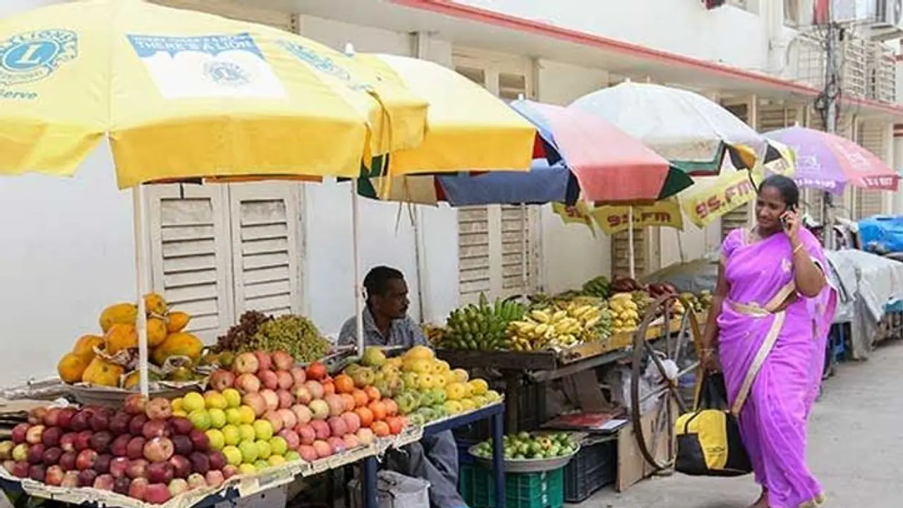 Price Hike: ದಿನಸಿ, ತರಕಾರಿ, ಗ್ಯಾಸ್ ಎಲ್ಲವೂ ದುಬಾರಿ: ಬೀದಿ ಬದಿ ವ್ಯಾಪಾರಿಗಳಿಗೆ ಸಂಕಷ್ಟ Price Hike: ದಿನಸಿ, ತರಕಾರಿ, ಗ್ಯಾಸ್ ಎಲ್ಲವೂ ದುಬಾರಿ: ಬೀದಿ ಬದಿ ವ್ಯಾಪಾರಿಗಳಿಗೆ ಸಂಕಷ್ಟ