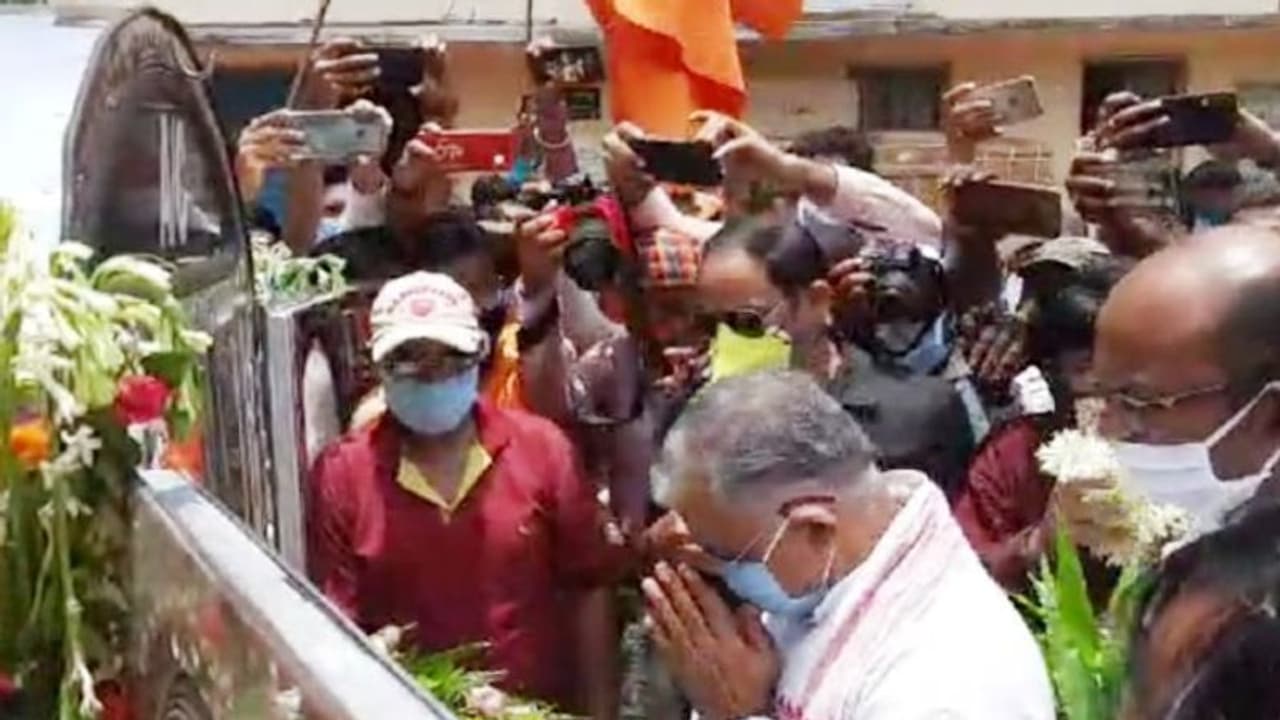 গ্রাম্য বিবাদের নামে রাজনৈতিক হত্যা করছে তৃণমূল, পরিণাম ভালো হবে না হুমকি দিলীপের গ্রাম্য বিবাদের নামে রাজনৈতিক হত্যা করছে তৃণমূল, পরিণাম ভালো হবে না হুমকি দিলীপের