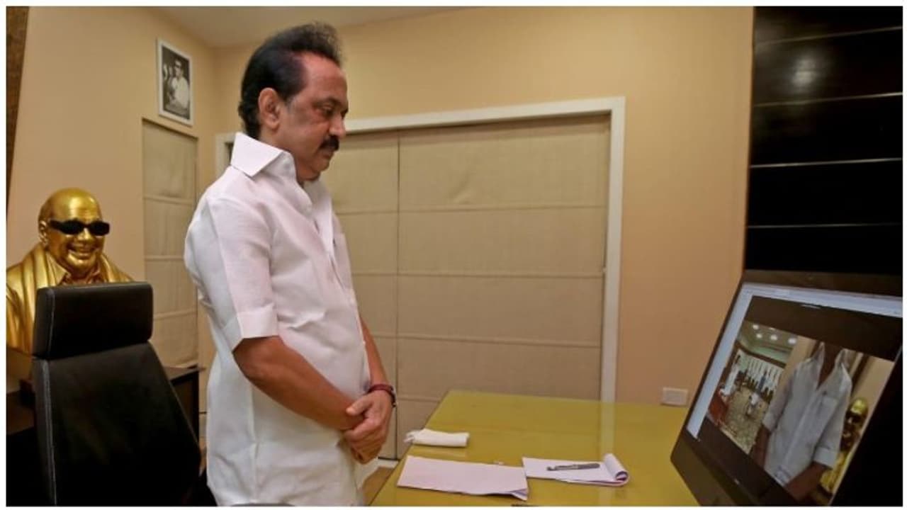 அடிமேல் அடி வாங்கும் திமுக... காவு வாங்கத் துடிக்கும் கருப்பர் கூட்டம்..!