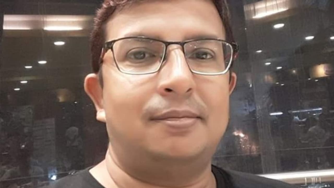 প্রশাসনের মানবিক মুখ, মুমূর্ষ রোগীকে ওষুধ এনে দিলেন খোদ জয়েন্ট বিডিও প্রশাসনের মানবিক মুখ, মুমূর্ষ রোগীকে ওষুধ এনে দিলেন খোদ জয়েন্ট বিডিও