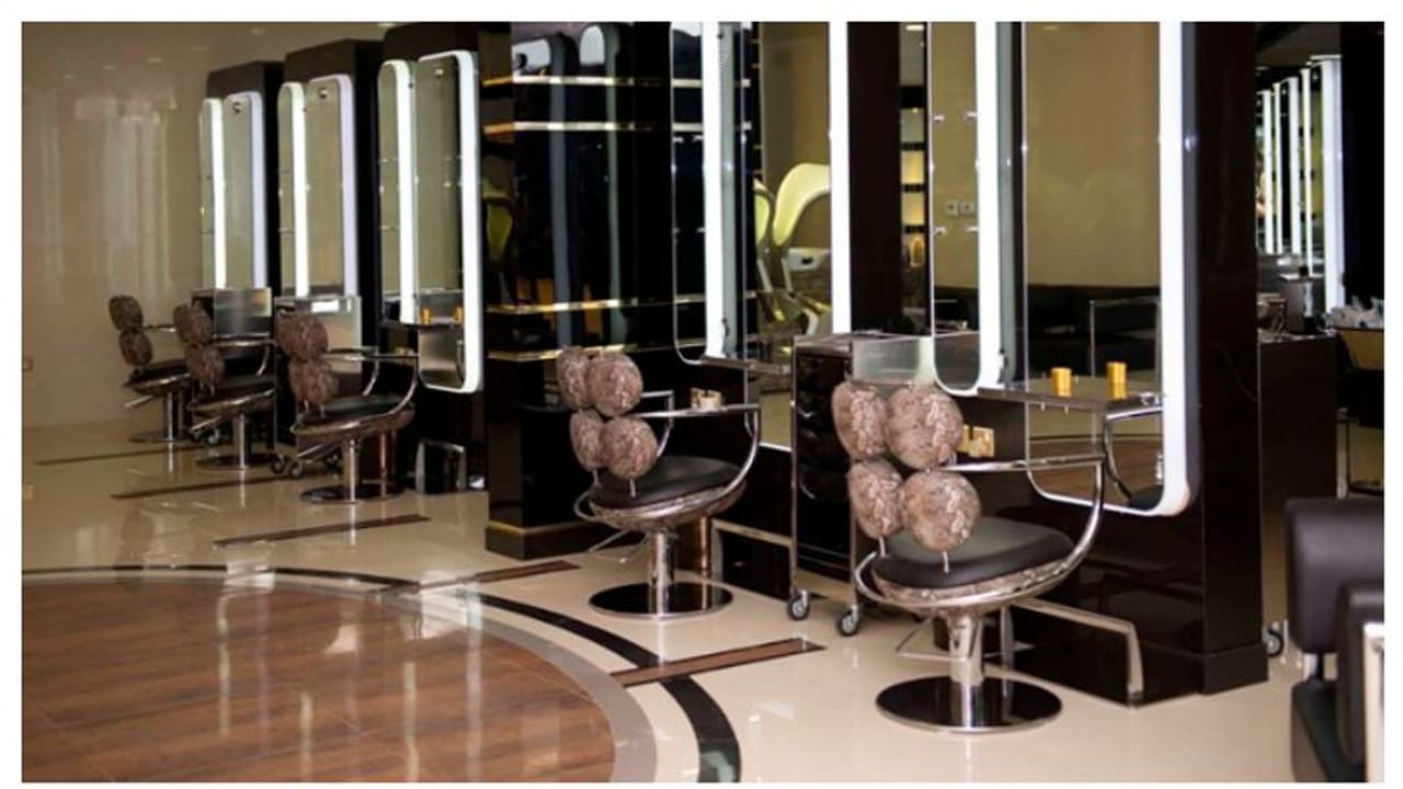 സൗദിയിൽ ഞായറാഴ്ച മുതൽ ബാർബർ ഷോപ്പുകളും ബ്യൂട്ടി പാർലറുകളും പ്രവർത്തിക്കും സൗദിയിൽ ഞായറാഴ്ച മുതൽ ബാർബർ ഷോപ്പുകളും ബ്യൂട്ടി പാർലറുകളും പ്രവർത്തിക്കും