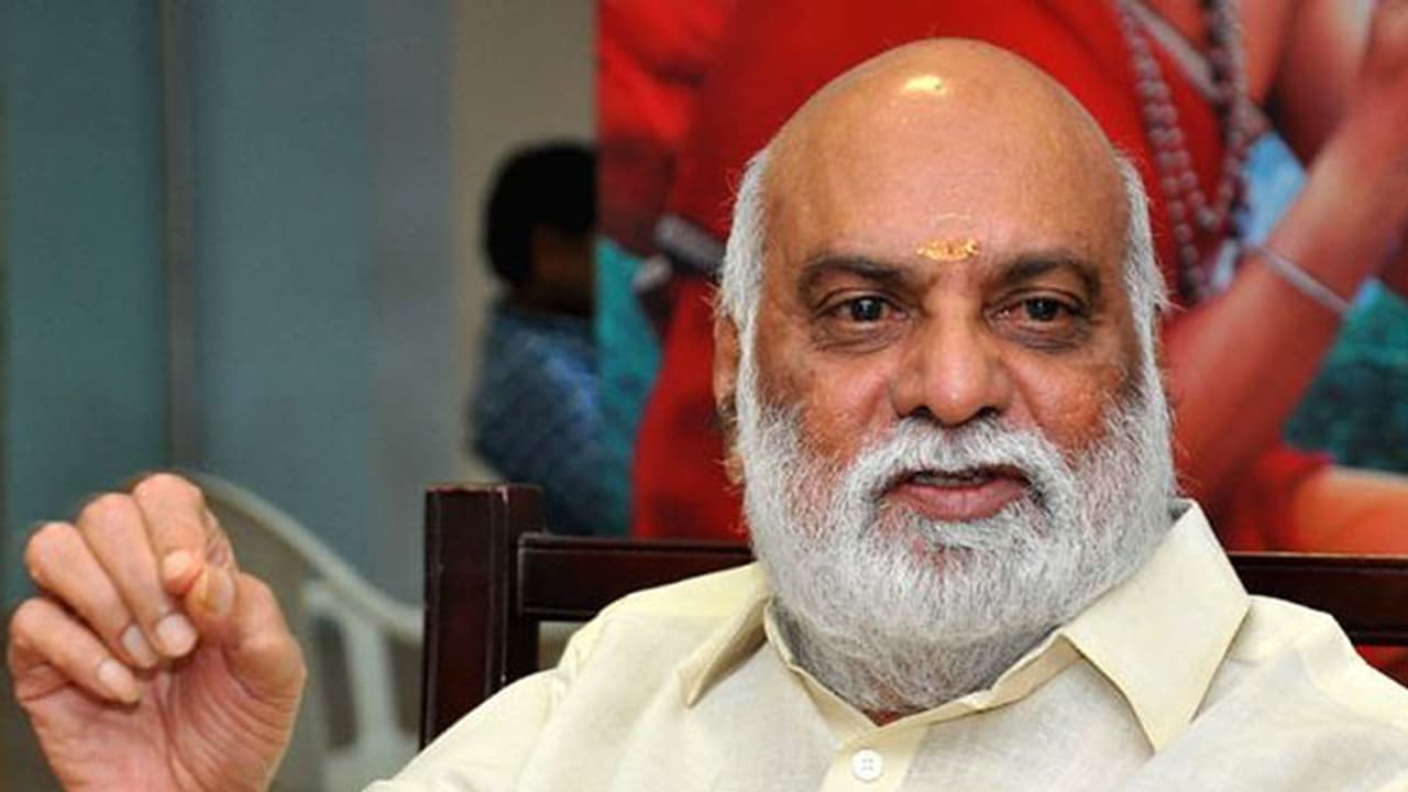 ఎన్టీఆర్ బయోపిక్: దర్శకేంద్రుడిని లెక్క చేయలేదా..?