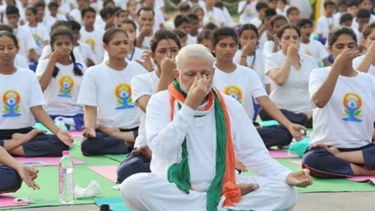 International Yoga Day 2022: 75 చారిత్రక, సాంస్కృతిక ప్రదేశాల్లో 75 మంది కేంద్ర మంత్రుల యోగా సాధనా International Yoga Day 2022: 75 చారిత్రక, సాంస్కృతిక ప్రదేశాల్లో 75 మంది కేంద్ర మంత్రుల యోగా సాధనా