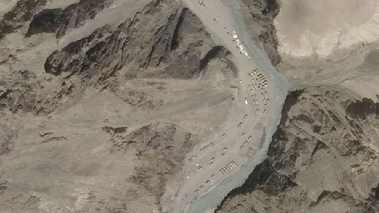 গালওয়ানের ১৪ নম্বর পেট্রোল পোস্টে লাল ফৌজের কাণ্ড, রীতিমত যুদ্ধের দামামা বাজাচ্ছে চিন গালওয়ানের ১৪ নম্বর পেট্রোল পোস্টে লাল ফৌজের কাণ্ড, রীতিমত যুদ্ধের দামামা বাজাচ্ছে চিন