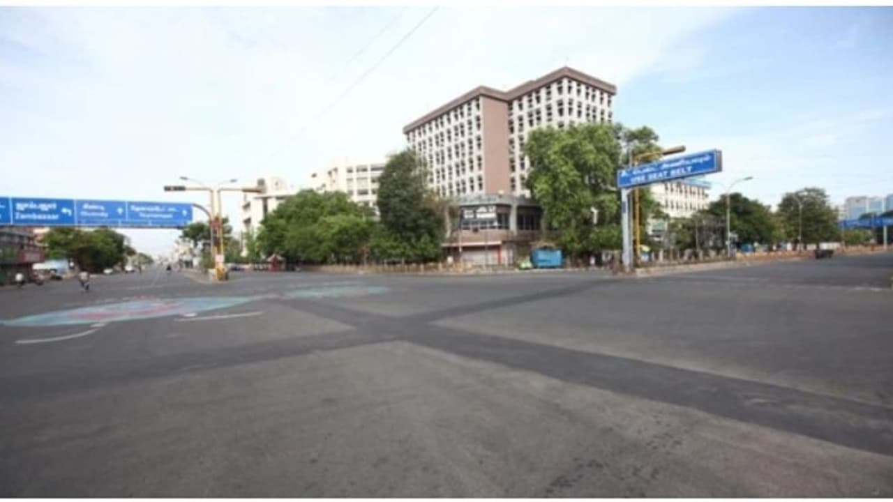 #BREAKING தமிழகத்தில் கட்டுப்பாடுகளுடன் கூடிய ஊரடங்கு நீட்டிப்பு... மறுஅறிவிப்பு வரும் வரை தொடரும்..!