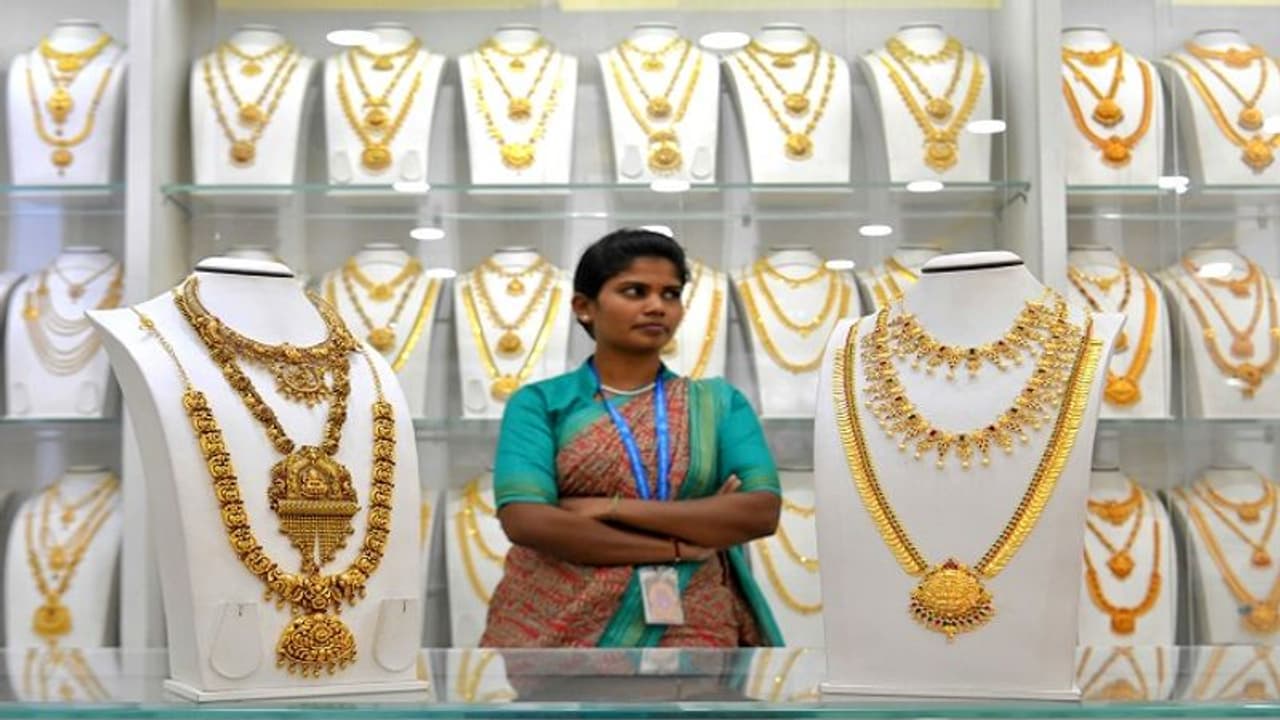 സ്വര്ണ്ണവില പവന് 40000ത്തില് നിന്നും 280 രൂപ മാത്രം അകലെ സ്വര്ണ്ണവില പവന് 40000ത്തില് നിന്നും 280 രൂപ മാത്രം അകലെ