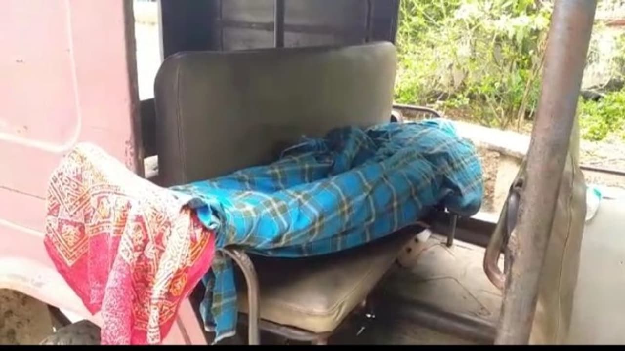 रात 2 बजे नींद से उठ 5 महीने की गर्भवती पत्नी ने लगाई फांसी, मरने से पहले पिता को फोन कर बताया दर्द रात 2 बजे नींद से उठ 5 महीने की गर्भवती पत्नी ने लगाई फांसी, मरने से पहले पिता को फोन कर बताया दर्द