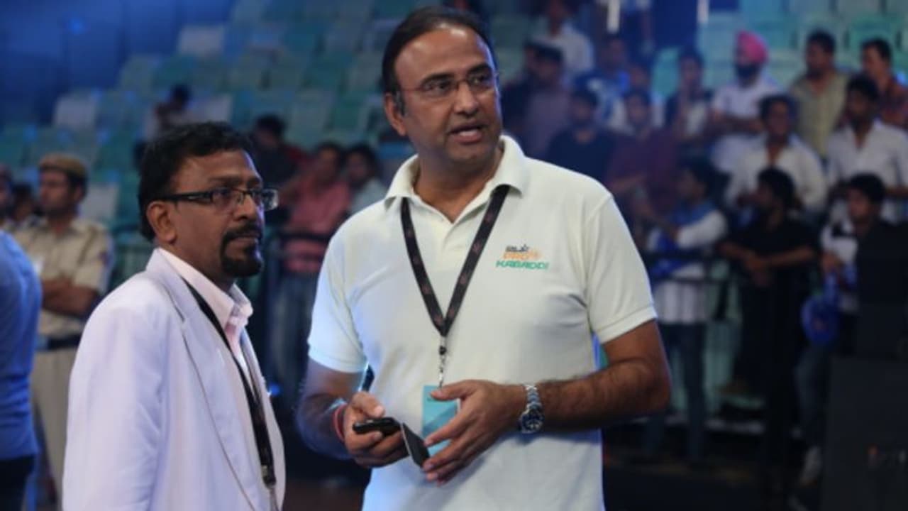 IPL Auction 2022 ಕುಸಿದು ಬಿದ್ದ ಹ್ಯೂ ಎಡ್ಮೀಡ್ಸ್ ಆರೋಗ್ಯ ಸ್ಥಿರ, ಚಾರು ಶರ್ಮಾ ಮುನ್ನಡೆಸಲಿದ್ದಾರೆ ಹರಾಜು!