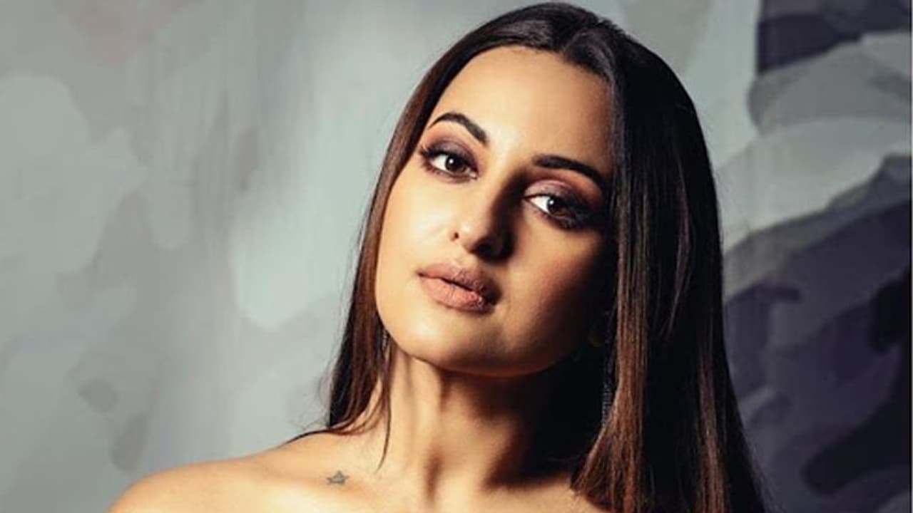 ट्विटर छोड़ने के बाद पहली बार सामने आई शत्रुघ्न सिन्हा की बेटी, सोनाक्षी ने जो कहा उसे सुन सभी है हैरान ट्विटर छोड़ने के बाद पहली बार सामने आई शत्रुघ्न सिन्हा की बेटी, सोनाक्षी ने जो कहा उसे सुन सभी है हैरान