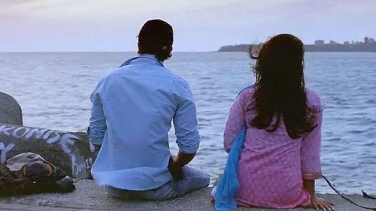 टिकटॉक पर हुआ लड़के से प्यार, एक वीडियो से इतनी प्रभावित हुई महिला कि पति और बच्चों तक को छोड़ दिया टिकटॉक पर हुआ लड़के से प्यार, एक वीडियो से इतनी प्रभावित हुई महिला कि पति और बच्चों तक को छोड़ दिया