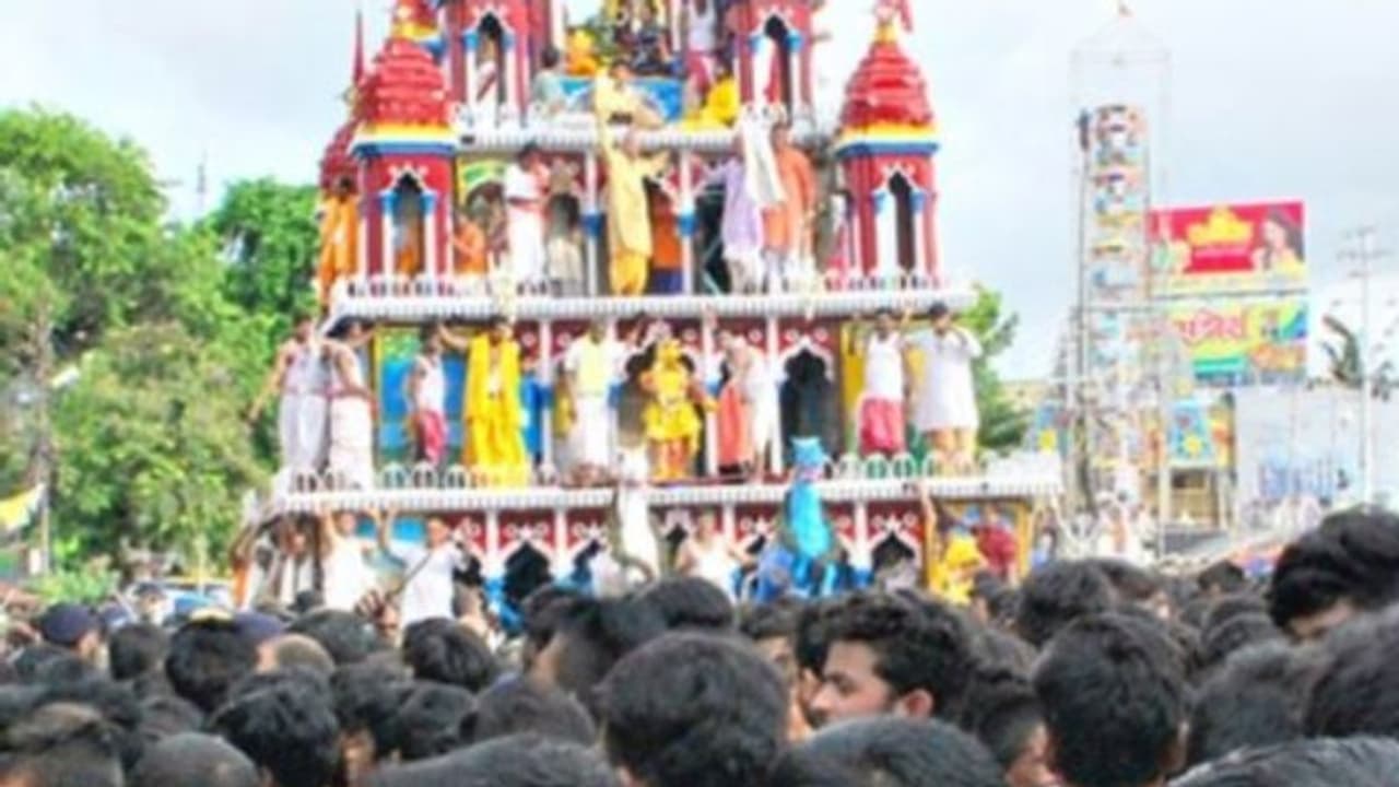 ছয়শোর বছরের ইতিহাসে এই প্রথম, করোনা আতঙ্কে এবার মাহেশে গড়াল না রথের চাকা ছয়শোর বছরের ইতিহাসে এই প্রথম, করোনা আতঙ্কে এবার মাহেশে গড়াল না রথের চাকা