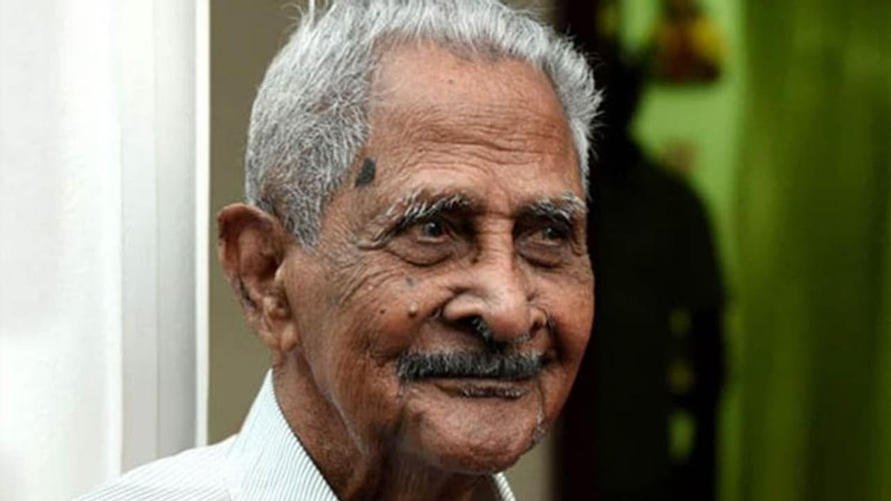 फिल्म इंडस्ट्री को फिर लगा झटका, अब इस पॉपुलर सिंगर का हुआ निधन, लंबे समय से थे बीमारी फिल्म इंडस्ट्री को फिर लगा झटका, अब इस पॉपुलर सिंगर का हुआ निधन, लंबे समय से थे बीमारी