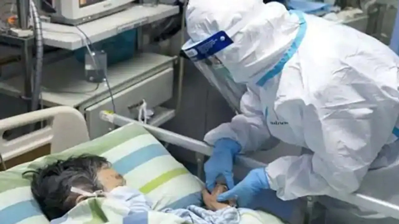 ఏపీలో కరోనా విజృంభణ: 10 వేలు దాటిన కేసులు, ఒక్క రోజే 10 మంది మృతి ఏపీలో కరోనా విజృంభణ: 10 వేలు దాటిన కేసులు, ఒక్క రోజే 10 మంది మృతి