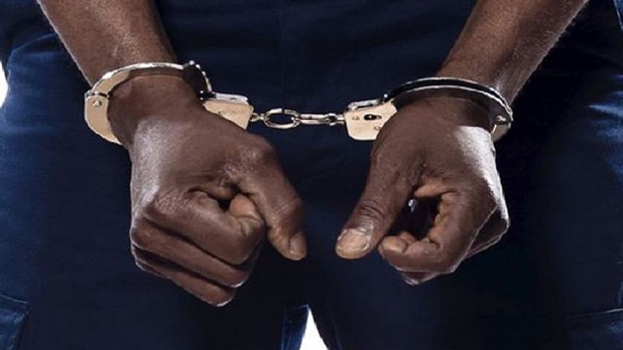 ప్రాంక్ పేరుతో... యువతులతో అశ్లీల ప్రశ్నలు.. !! ప్రాంక్ పేరుతో... యువతులతో అశ్లీల ప్రశ్నలు.. !!