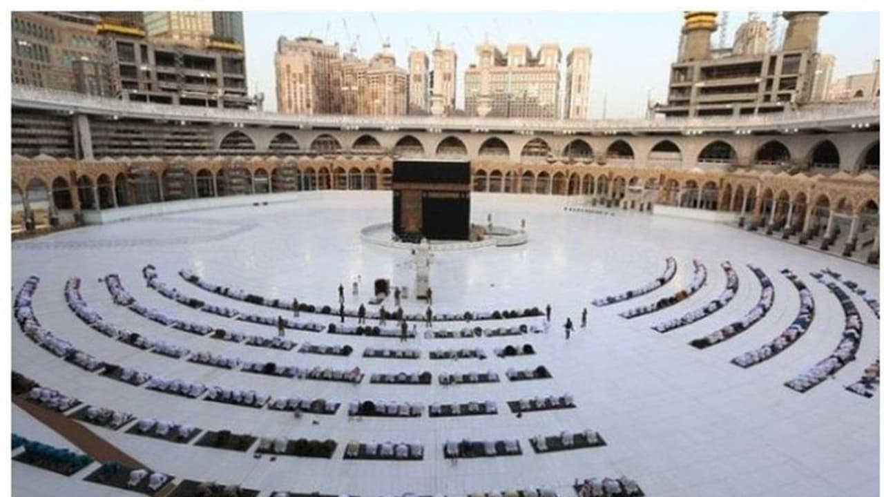 ഹജ്ജിന് അവസരം 65 വയസ്സില് താഴെയുള്ളവര്ക്ക് മാത്രം; മാര്ഗനിര്ദ്ദേശങ്ങള് വ്യക്തമാക്കി ആരോഗ്യമന്ത്രി ഹജ്ജിന് അവസരം 65 വയസ്സില് താഴെയുള്ളവര്ക്ക് മാത്രം; മാര്ഗനിര്ദ്ദേശങ്ങള് വ്യക്തമാക്കി ആരോഗ്യമന്ത്രി