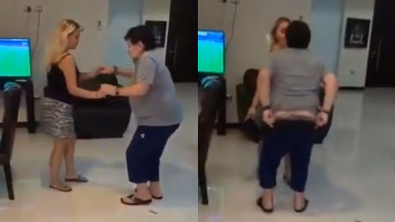 নিজের হাতেই প্যান্ট খুলে মহিলার সঙ্গে নাচ মারাদোনার,নয়া বিতর্কে 'হ্যান্ড অফ গড',দেখুন ভাইরাল ভিডিও নিজের হাতেই প্যান্ট খুলে মহিলার সঙ্গে নাচ মারাদোনার,নয়া বিতর্কে 'হ্যান্ড অফ গড',দেখুন ভাইরাল ভিডিও