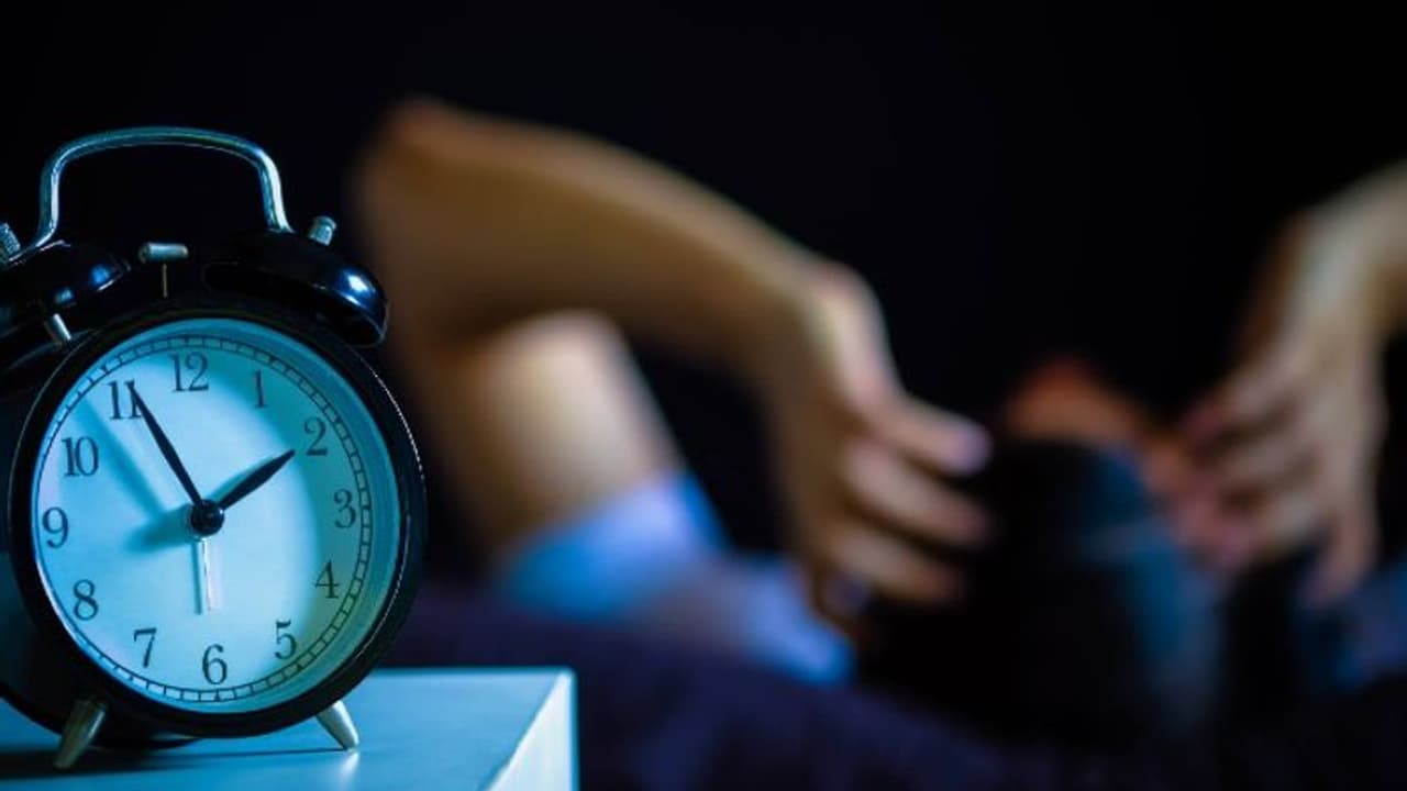 Insomnia : ഉറക്കക്കുറവ് അലട്ടുന്നുണ്ടോ? പുതിയ പഠനം പറയുന്നത് കേൾക്കൂ