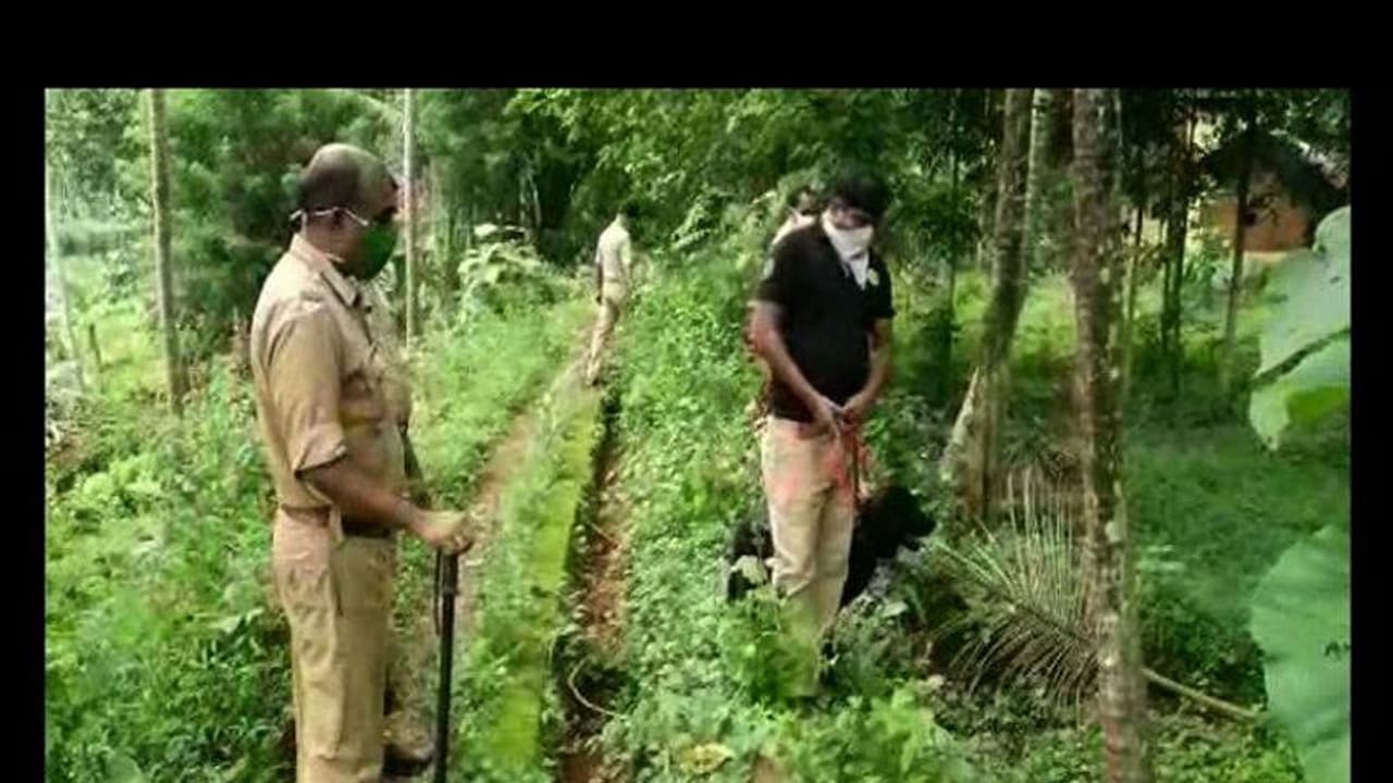 കണ്ണൂരിൽ രാഷ്ട്രീയ സംഘർഷങ്ങൾ കൂടുന്നു; ജാഗ്രതയിൽ പൊലീസ്, പി ജയരാജന് സുരക്ഷ വർധിപ്പിച്ചു കണ്ണൂരിൽ രാഷ്ട്രീയ സംഘർഷങ്ങൾ കൂടുന്നു; ജാഗ്രതയിൽ പൊലീസ്, പി ജയരാജന് സുരക്ഷ വർധിപ്പിച്ചു