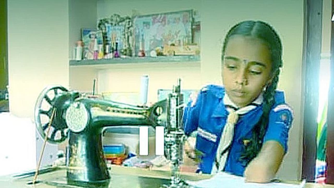 ఒంటి చేత్తో మాస్కులు కుట్టిన పదేళ్ల బాలిక సింధూరి ఒంటి చేత్తో మాస్కులు కుట్టిన పదేళ్ల బాలిక సింధూరి