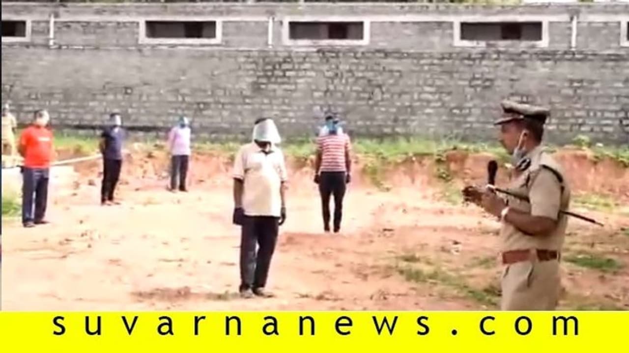 ಕ್ವಾರೆಂಟೈನ್ನಲ್ಲಿರುವ ಪೊಲೀಸರಿಗೆ ಯೋಗ ಟೀಚರ್ ಆದ IPS ಅಲೋಕ್ ಕುಮಾರ್ ಕ್ವಾರೆಂಟೈನ್ನಲ್ಲಿರುವ ಪೊಲೀಸರಿಗೆ ಯೋಗ ಟೀಚರ್ ಆದ IPS ಅಲೋಕ್ ಕುಮಾರ್