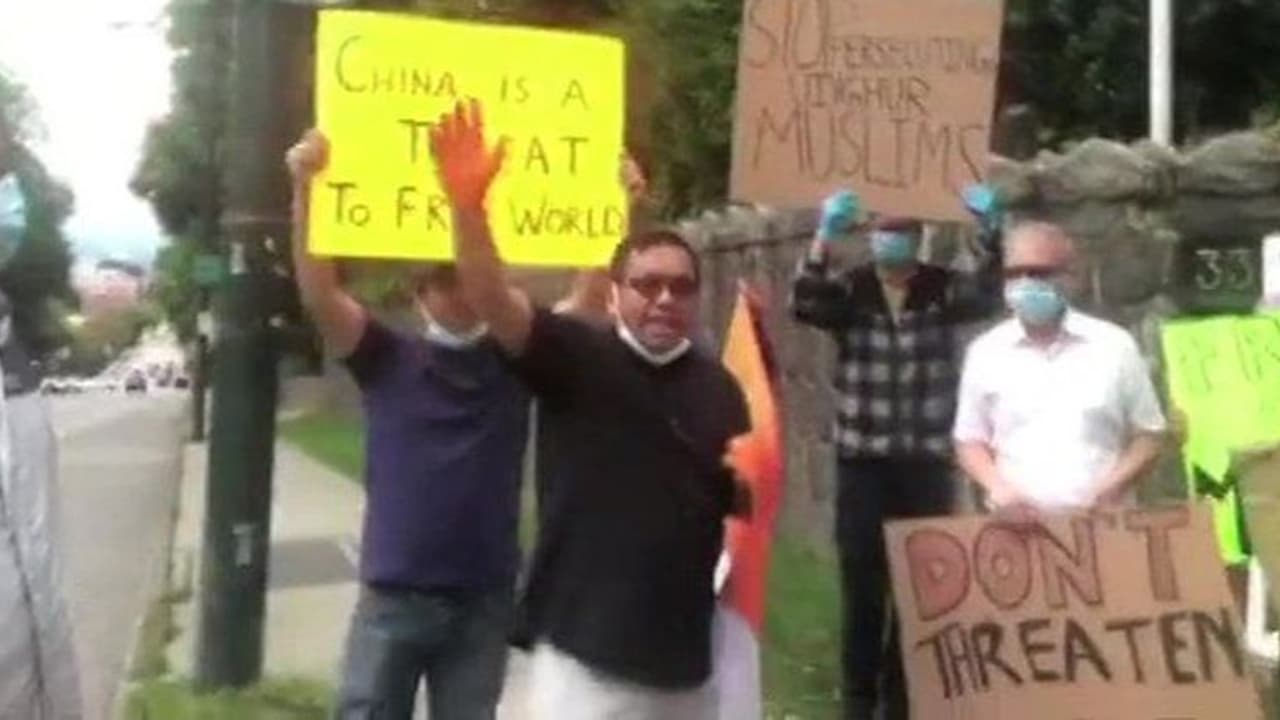 चीन दुनिया का सबसे बड़ा भू माफिया...कनाडा में भारतीय समुदाय ने ऐसे किया विरोध प्रदर्शन चीन दुनिया का सबसे बड़ा भू माफिया...कनाडा में भारतीय समुदाय ने ऐसे किया विरोध प्रदर्शन