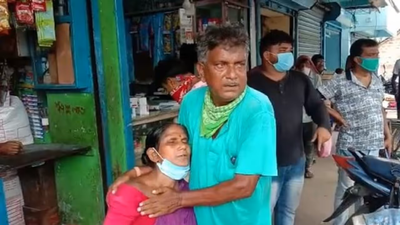 করোনায় আক্রান্ত ছেলে, সংক্রমণের ভয়ে দম্পতিকে বাড়িতে ঢুকতে দিলেন না বাড়িওয়ালা করোনায় আক্রান্ত ছেলে, সংক্রমণের ভয়ে দম্পতিকে বাড়িতে ঢুকতে দিলেন না বাড়িওয়ালা