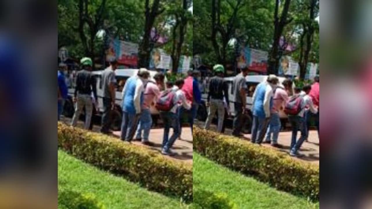 আচমকা এটিএমে গুলি, ঘোর কাটতেই নিজের রক্তাক্ত পা দেখলেন নিরাপত্তারক্ষী